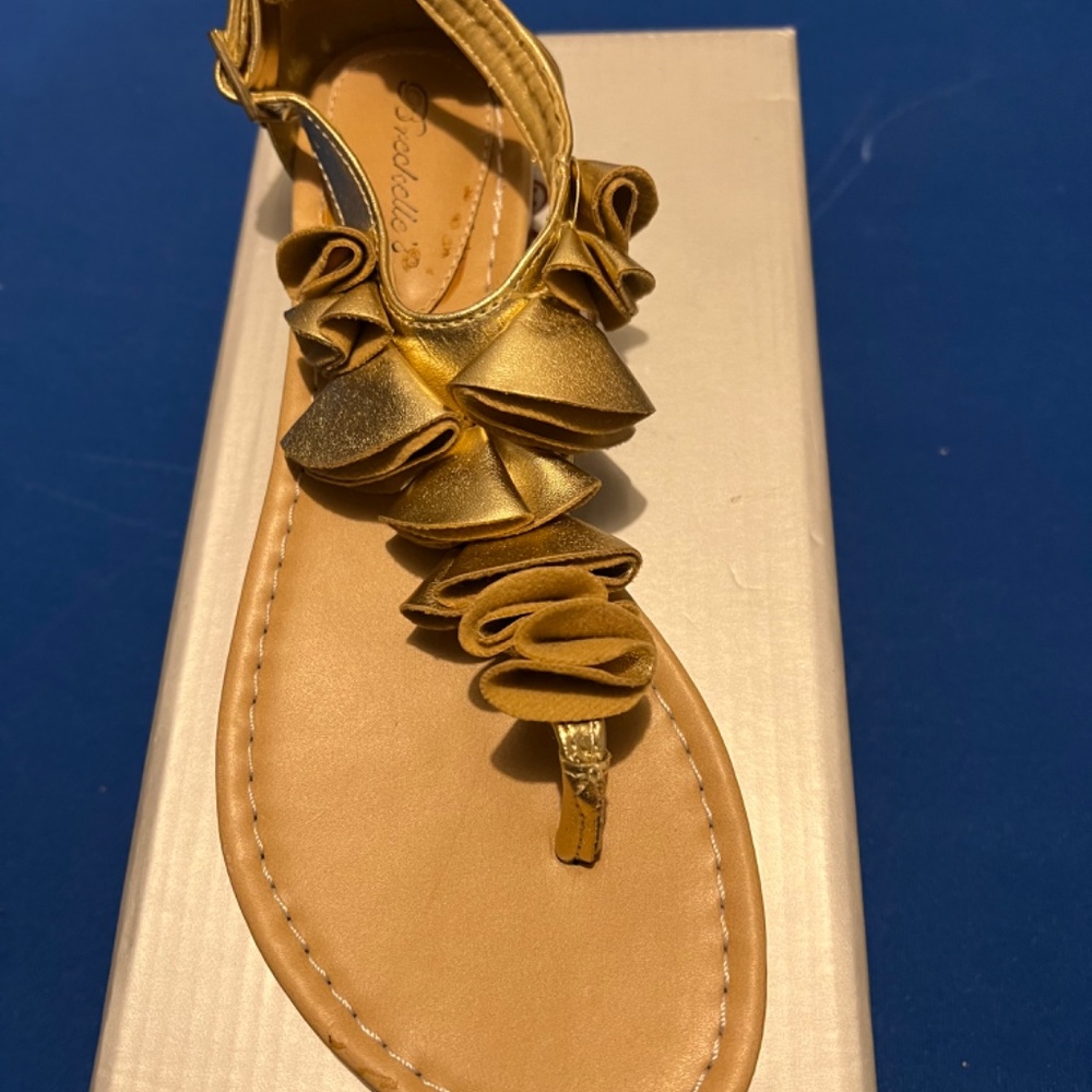 Shoes - Picture 5 of 9